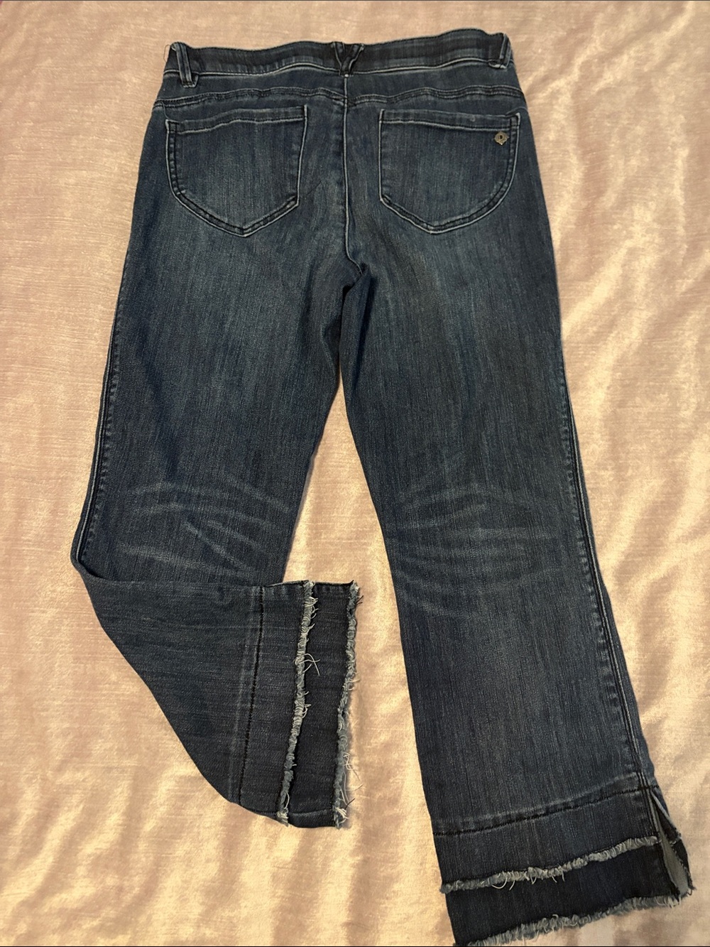 Democracy Dark Indigo Cropped Frayed-Hem Jeans - Picture 3 of 7